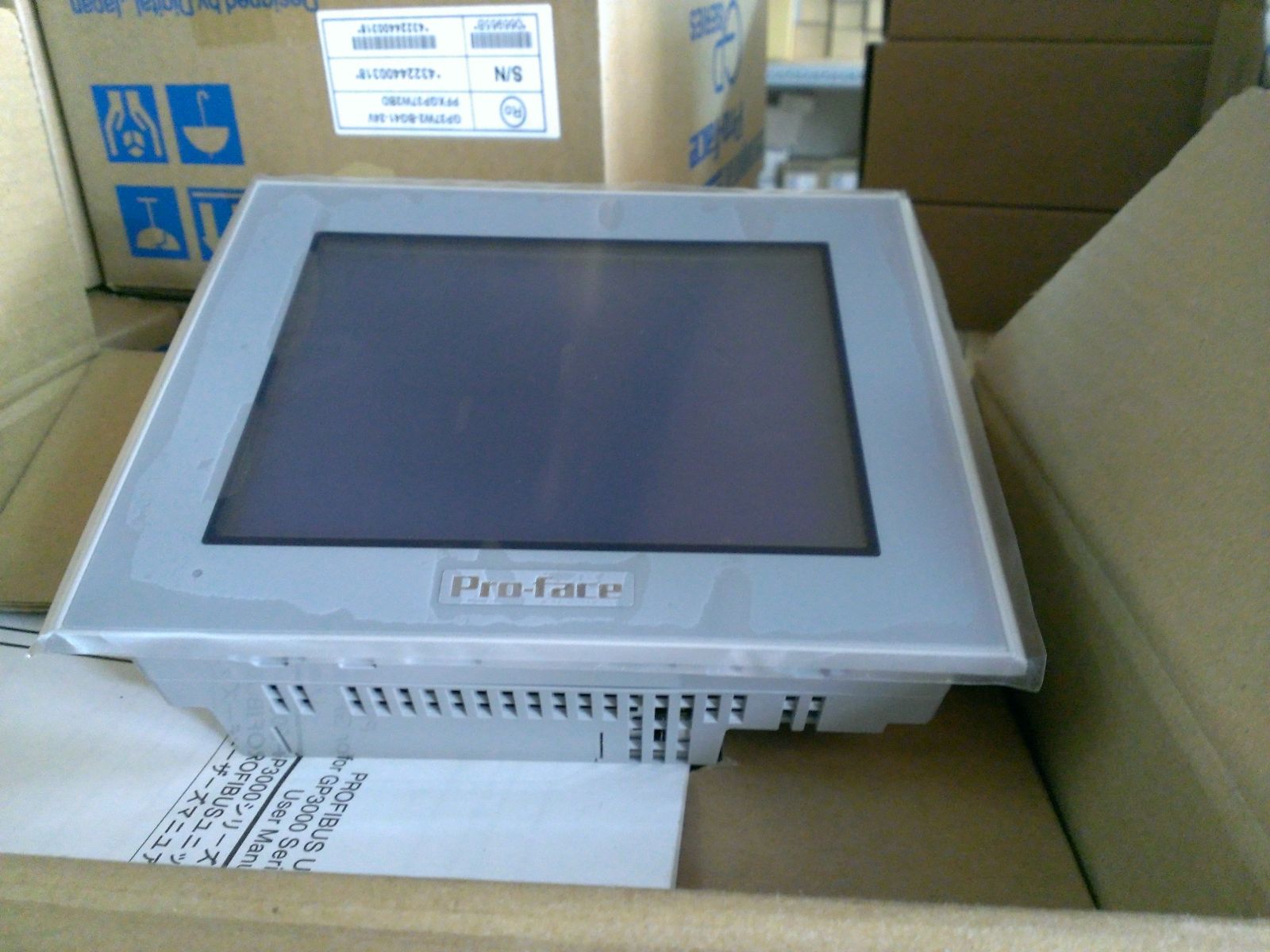 Màn hình cảm ứng PFXGP4201TADW