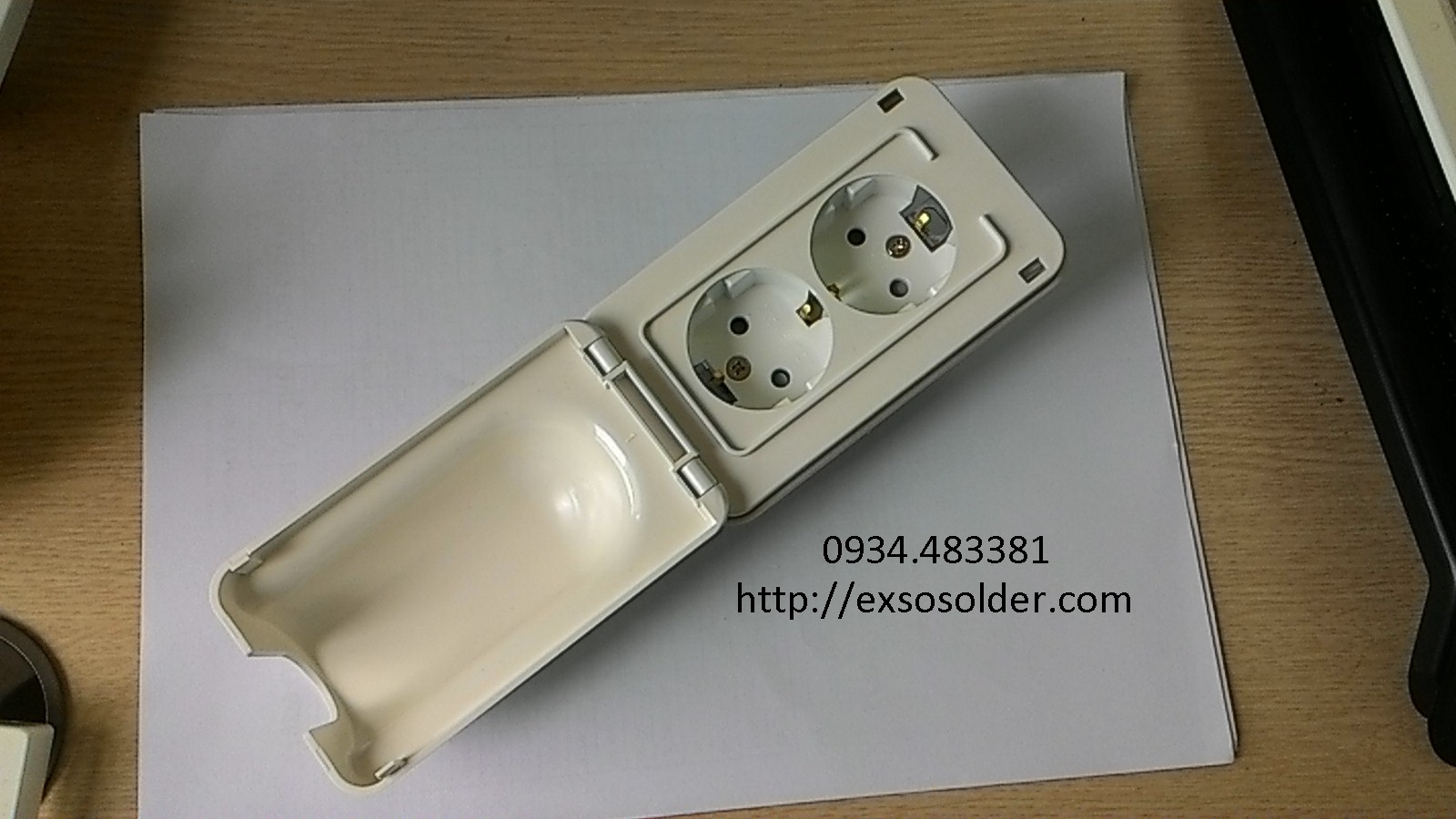 Ổ cắm âm tường Hàn Quốc