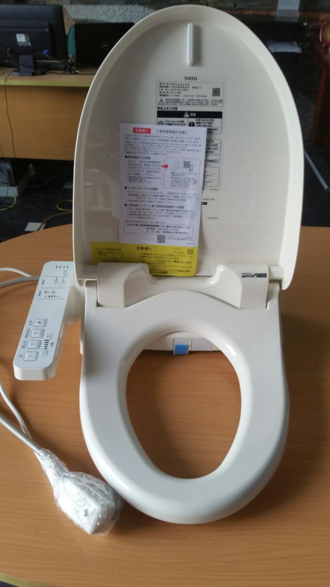 Nắp bồn cầu điện tử TOTO