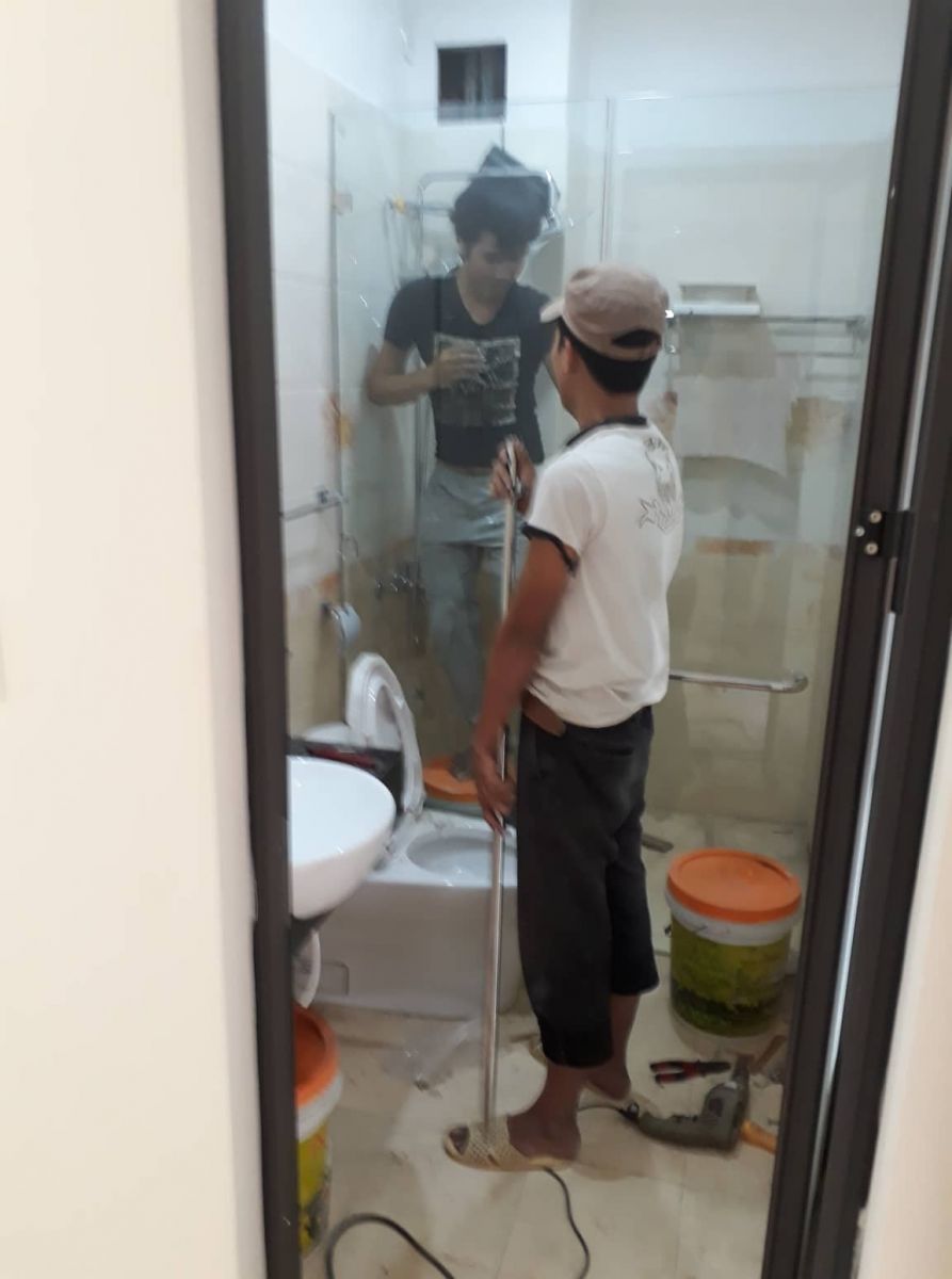 Vách ngăn kính cường lực