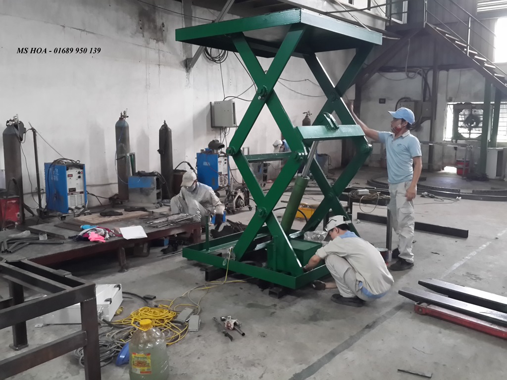 Bàn nâng thủy lực