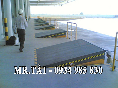 Sàn nâng tự động (Dock leveler)