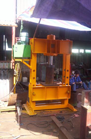 M&aacute;y &eacute;p khung chữ H